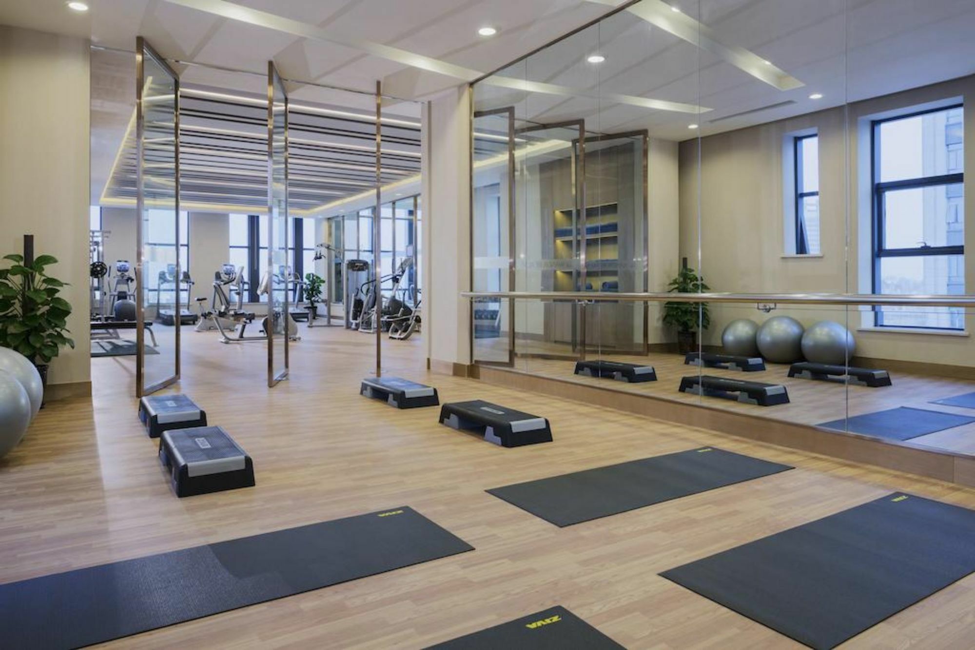 Wanda Realm Yinchuan Hotel Bagian luar foto